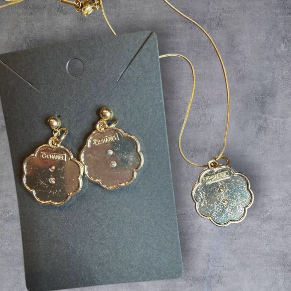 Upcycled Elegant Pink and Gold CC Floral Jewelry Set - Picture 3 of 4